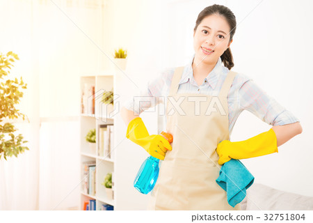 Spring cleaning woman ready for clean Spring cleaning woman ready for clean 32751804