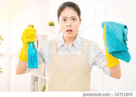 shocked housewife cleaning window shocked housewife cleaning window 32751805