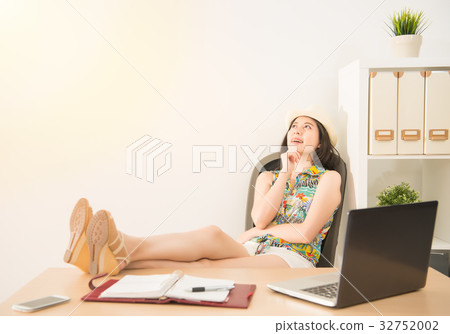 businesswoman lying down on chair daydream 32752002