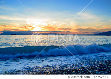 Sunset over sea Sunset over sea 32752557