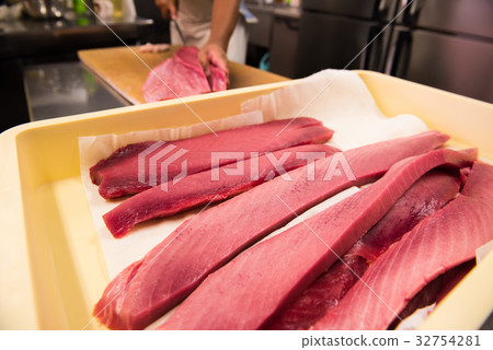 Bigeye tuna pickles 32754281