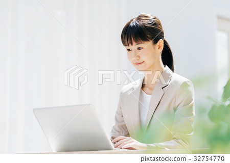 Business woman 32754770