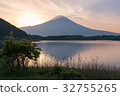 Morning of Lake Tanuki 32755265
