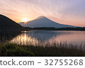 Morning of Lake Tanuki 32755268