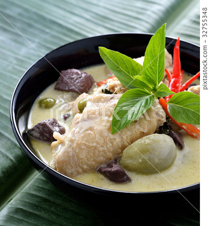 Green curry chicken , Thai cuisine 32755348