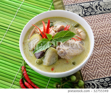 Green curry chicken , Thai cuisine Green curry chicken , Thai cuisine 32755349