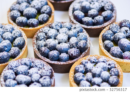 Hand made tarlets dessert blueberry decoration 32756317