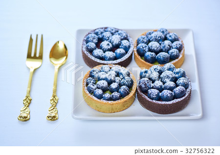 Hand made tarlets dessert blueberry decoration 32756322