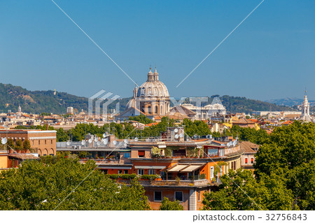 Rome. View of the city from the Aventine hill. 32756843