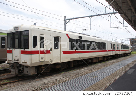 Hachiako Line Kiha 110型（復興塗層） 32757164