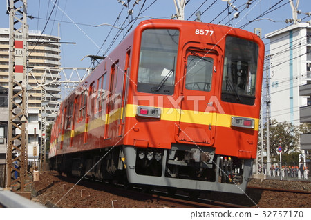 Tobu Daishi Line 8000 series red train (return train: bound for Kita-Kasukabe) running on the Tobu Skytree Line 32757170