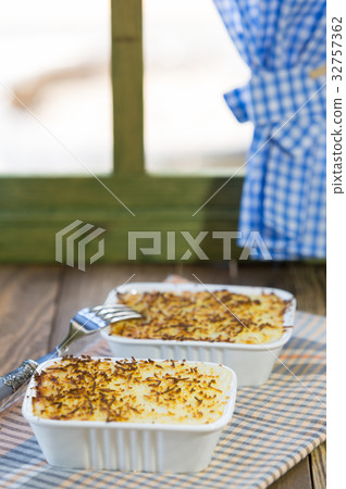 Cannelloni meat 32757362