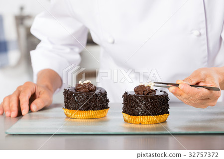 Chef finishing a cake Chef finishing a cake 32757372