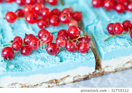 Blue raw vegan cheesecake Blue raw vegan cheesecake 32758522