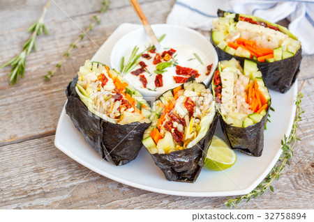 Vegan onigirazu with tofu Vegan onigirazu with tofu 32758894