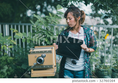 large format camera, photographer, cameraman 32760164