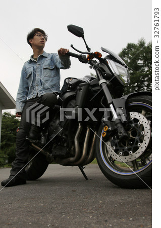 男摩托車 男摩托車 32761793