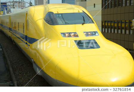 bullet train, shinkansen, the tokaido shinkansen line 32761854