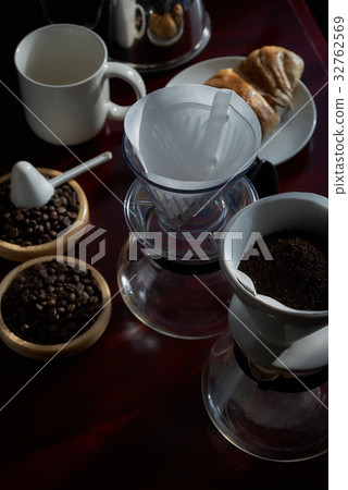 Preparing to put coffee Preparing to put coffee 32762569