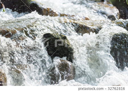 River flow 32762816