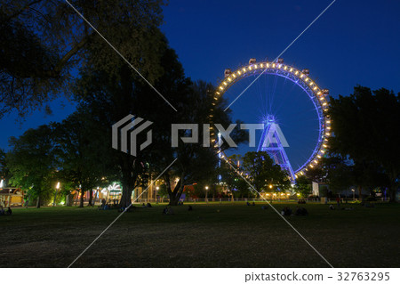 Prater Park and Ferris wheel at night. Vienna 32763295