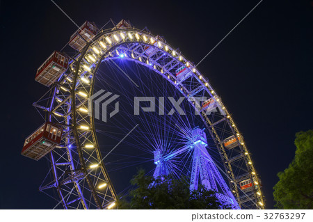 Wiener Riesenrad in Prater Vienna Wiener Riesenrad in Prater Vienna 32763297