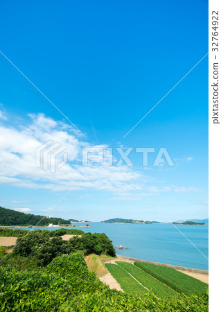 Seaside summer scenery [Ushimado Town, Setouchi City, Okayama Prefecture] 32764922