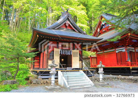 The mother spirit company of Mitaka Shrine 32766973