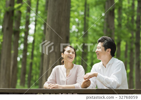 中間的一對 32768059