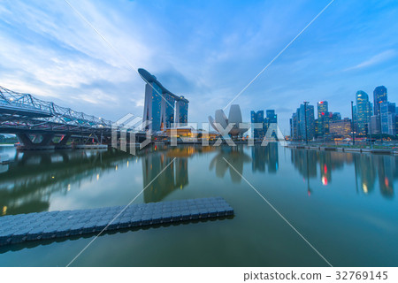 landscape of marina bay in Singapore at night 32769145