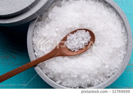Sea salt in an stone bowl with small wooden spoon 32769899