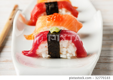 Set of Nigiris. 32770183