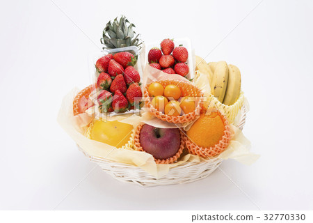 Fruit platter 32770330