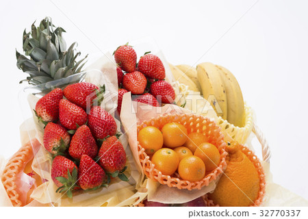 Fruit platter 32770337