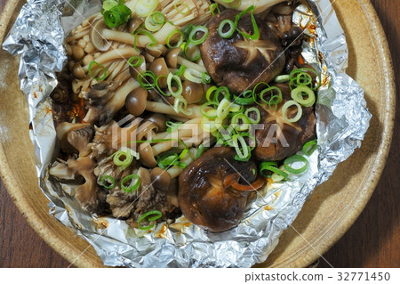 Mushroom foil grilled Mushroom foil grilled 32771450