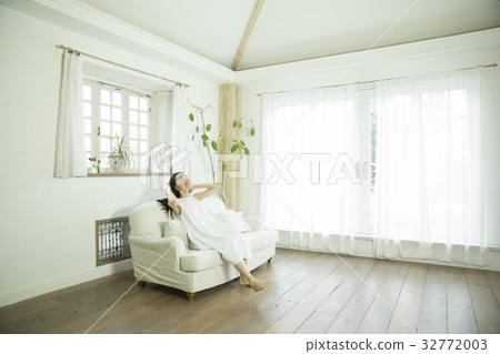 活著的女士 32772003