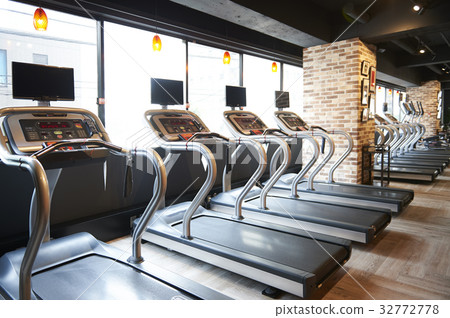 sports gym  32772778