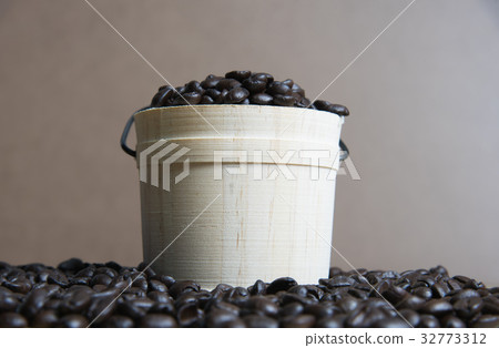 Coffee beans with casks Coffee beans with casks 32773312