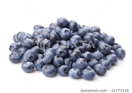 Group of fresh juisy blueberries Group of fresh juisy blueberries 32773516