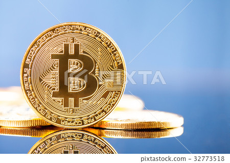 Photo Golden Bitcoins Photo Golden Bitcoins 32773518