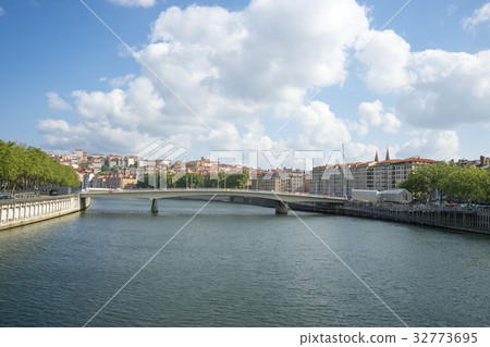 里昂的索恩河和橋 32773695