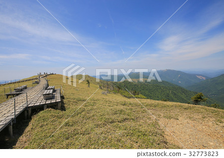 在德島縣的肯山山頂的觀點 32773823