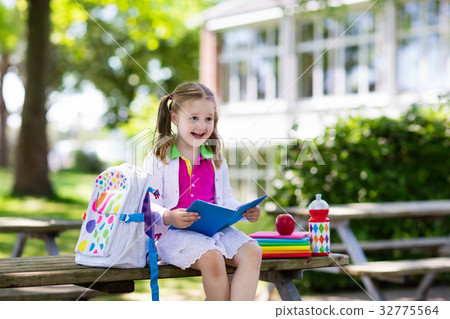 Child going back to school, year start Child going back to school, year start 32775564