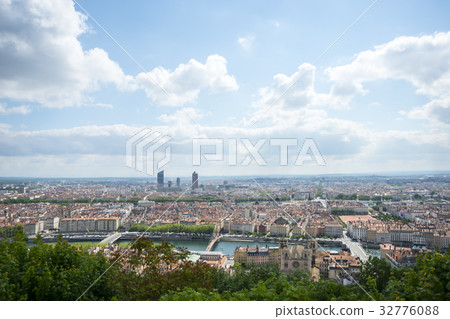 Overlooking the city of Lyon from the hill of Furbieres 32776088
