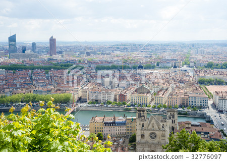 Overlooking the city of Lyon from the hill of Furbieres 32776097