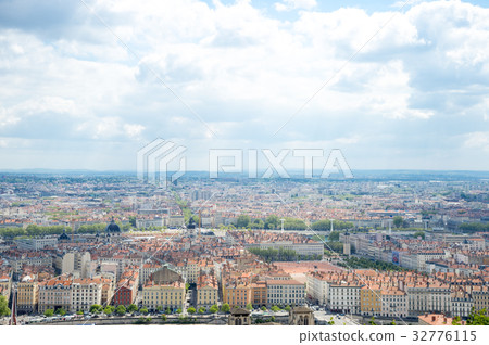 Overlooking the city of Lyon from the hill of Furbieres 32776115