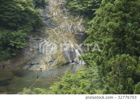 Prefectural Yoro Valley Oku Kiyosumi Natural Park, Shibamata Waterfall Prefectural Yoro Valley Oku Kiyosumi Natural Park, Shibamata Waterfall 32776703