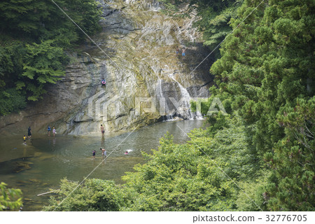 Prefectural Yoro Valley Oku Kiyosumi Natural Park, Shibamata Waterfall 32776705