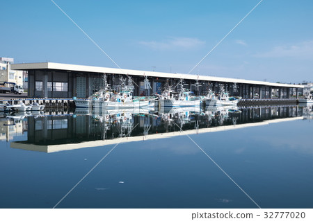 Mirror image of Monbetsu port Mirror image of Monbetsu port 32777020