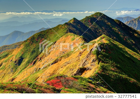 Mt. Fuji遠離Tanigawa山脈，朝日山 32777541